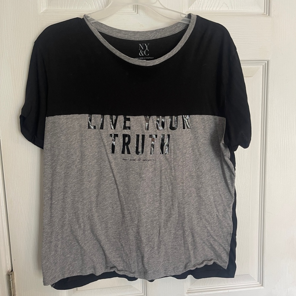 New York and Co. women’s graphic shirt large